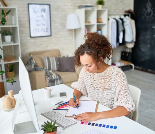 Work From Home itu Menguntungkan dan Merugikan. Lalu, Apa Keuntungan dan Kerugian Work From Home?