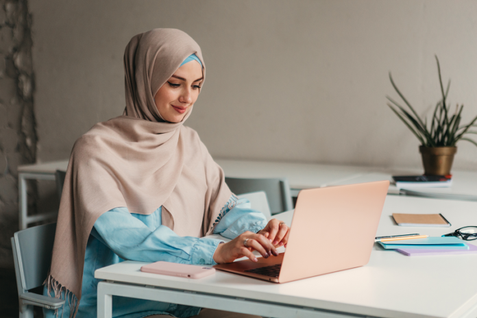 Perbedaan Remote Working dan WFH