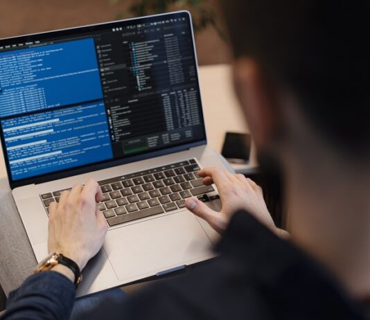 Memilih Software Hris Indonesia Yang Tepat Untuk Perusahaan
