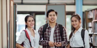 Kuliah Sambil Kerja Ketahui Plus Minusnya