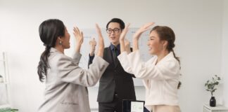 Cara Menjalin Hubungan Baik dengan Rekan Kerja