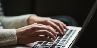 Makalah Absensi Berbasis Web untuk Solusi Digital Modern