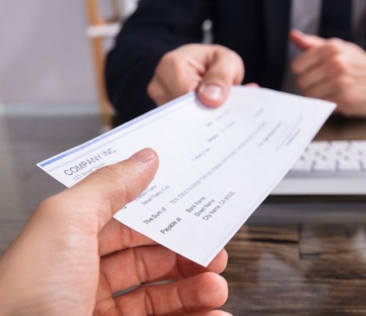 Slip Gaji Apakah Wajib Diberikan kepada Karyawan Menurut Aturan Hukum?