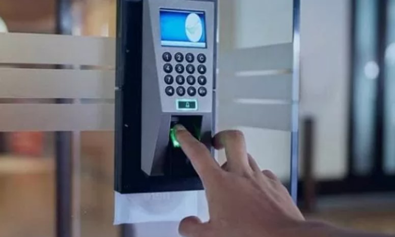 Cara Menggunakan Mesin Absensi untuk Pencatatan Kehadiran yang Praktis dan Akurat