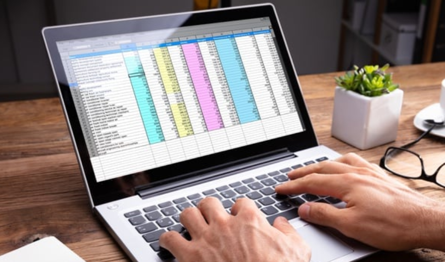 Absensi pekerja proyek Excel dengan format yang mudah dipakai